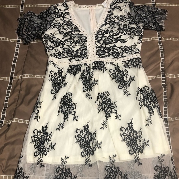 Falling in love again Maxi- Black/Ivory - Picture 2 of 4